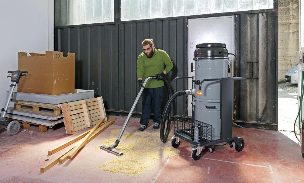 INDUSTRIAL VACUUM CLEANERS