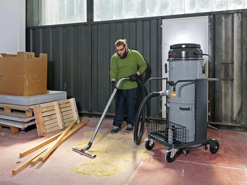 Brush for scrubbing machine